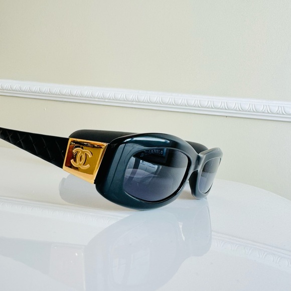 RARE🖤 CHANEL VINTAGE BLACK GOLD CC SUNGLASSES - Picture 2 of 15